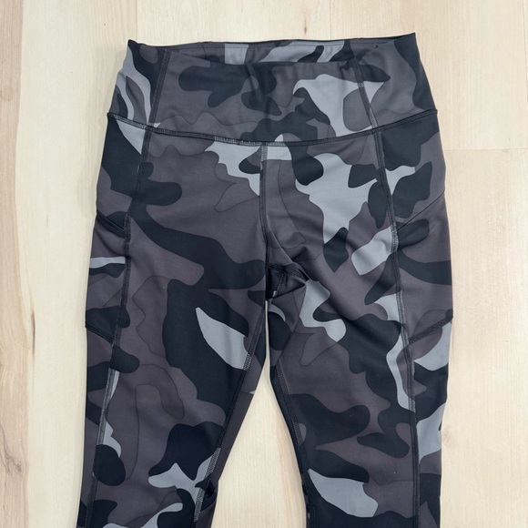 Athleta Camo Contender 7/8 Tight Legging Women's Small Black Gray - Picture 4 of 16